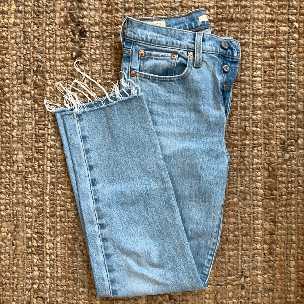 Levi Wedgie Fit Ankle Women’s Jeans. Size 24.